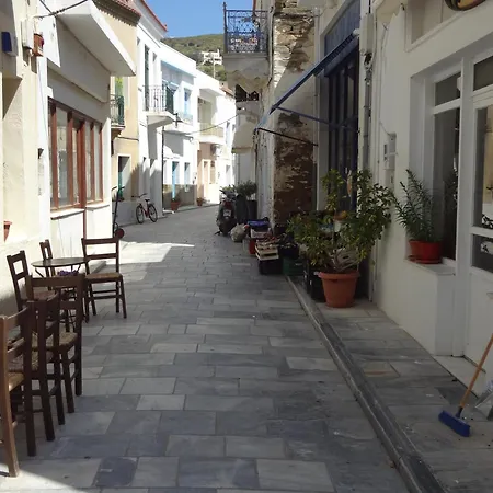 Villa In Front Of The Beach. Khónias