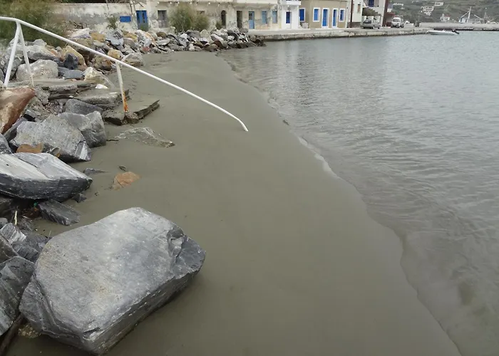 In Front Of The Beach. Chones